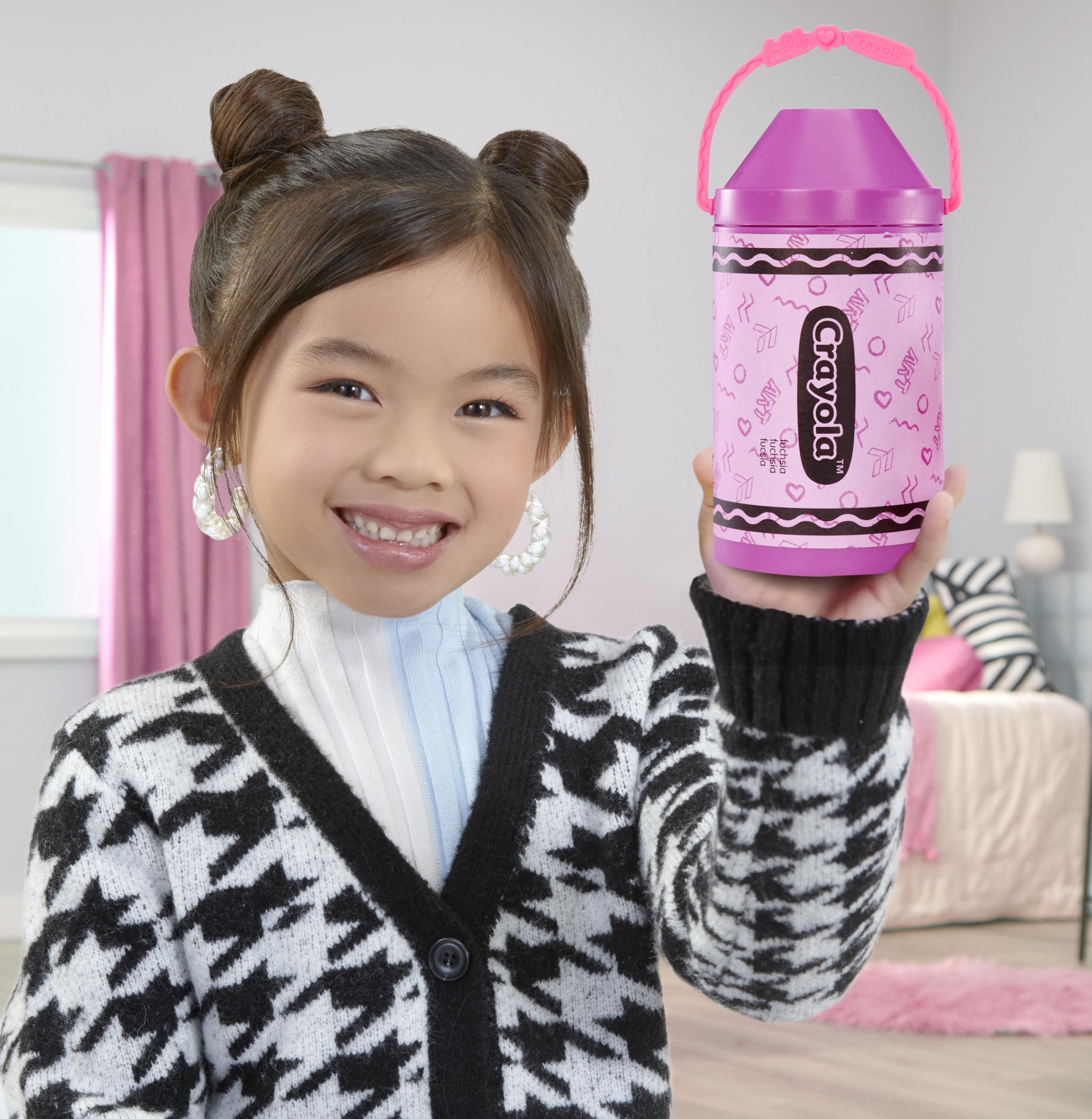 L.O.L. Surprise! Loves CRAYOLA Colour Me Studio Playset with Doll, 20 Paper Fashions & 4 Crayons | Ages 3+ 9