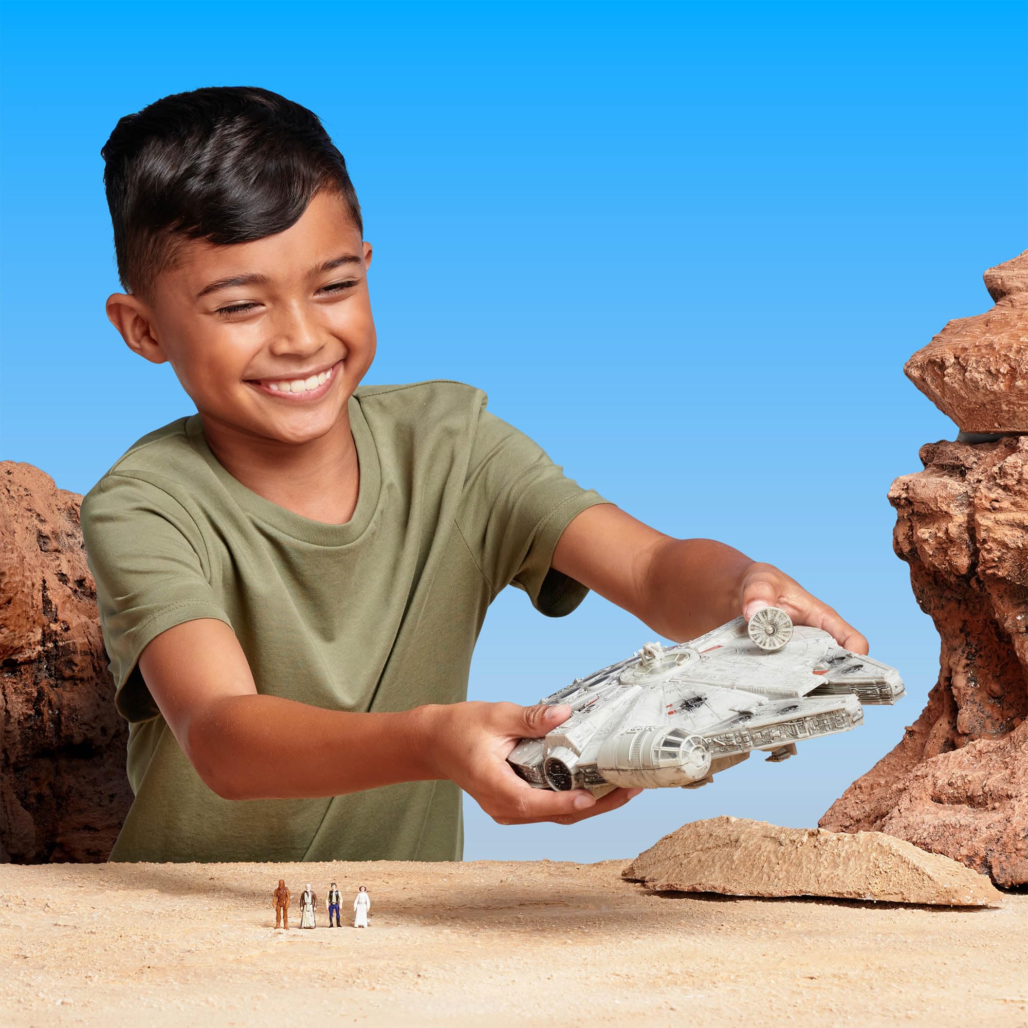 Jazwares Star Wars Micro Galaxy Squadron Millennium Falcon - 9-Inch Assault Class Vehicle with 4 Micro Figures 8
