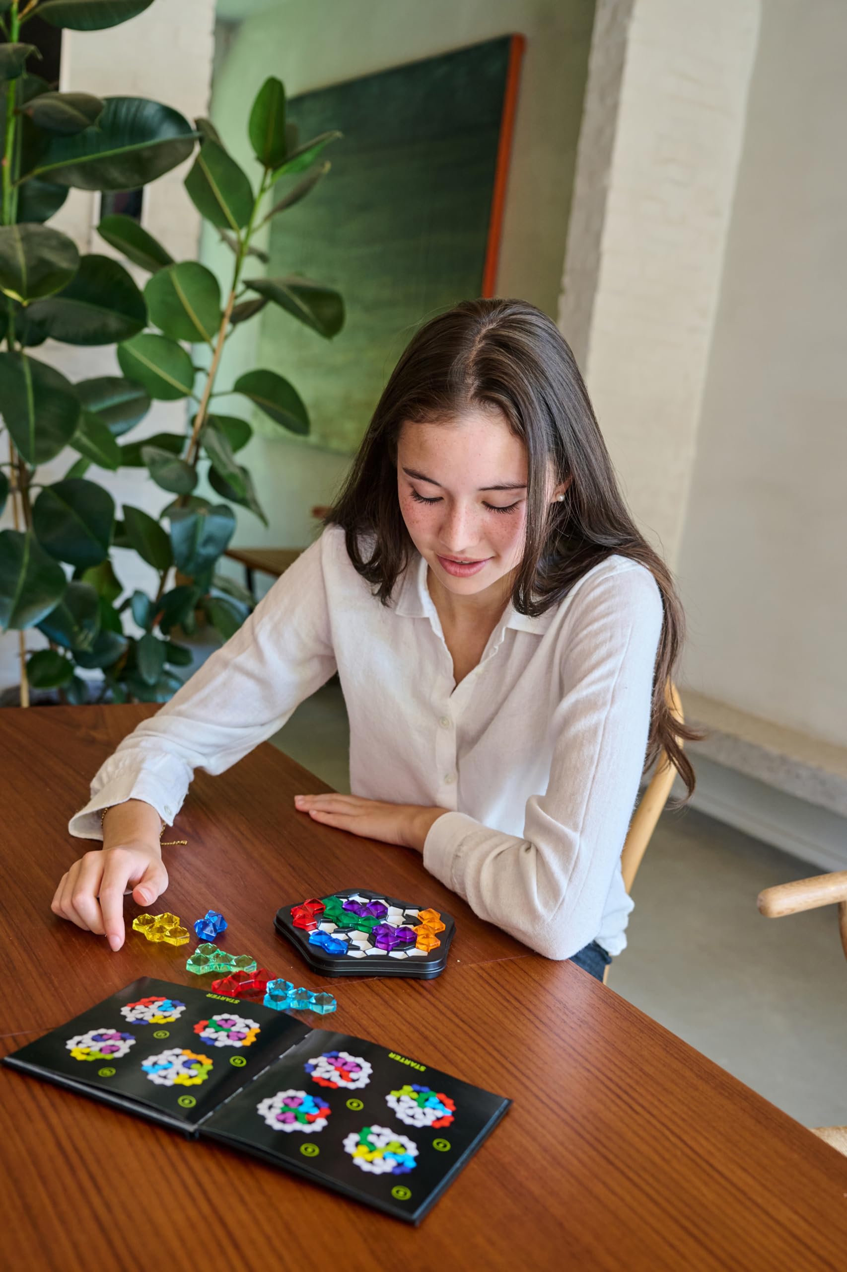 SmartGames IQ Pentagon Puzzle Game with 120 Challenges 5