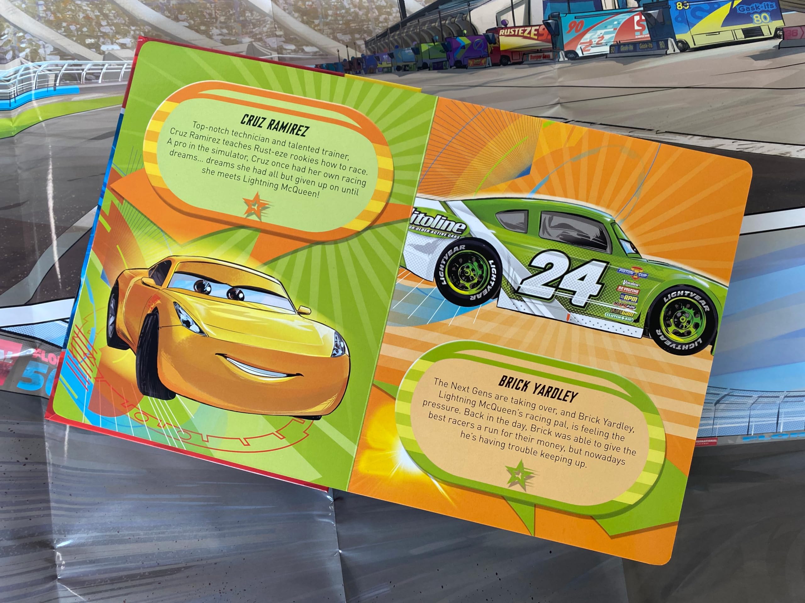 Phidal Disney / Pixar Cars 3 My Busy Book - Storybook, 10 Figurines, Playmat | Kids Edition 5