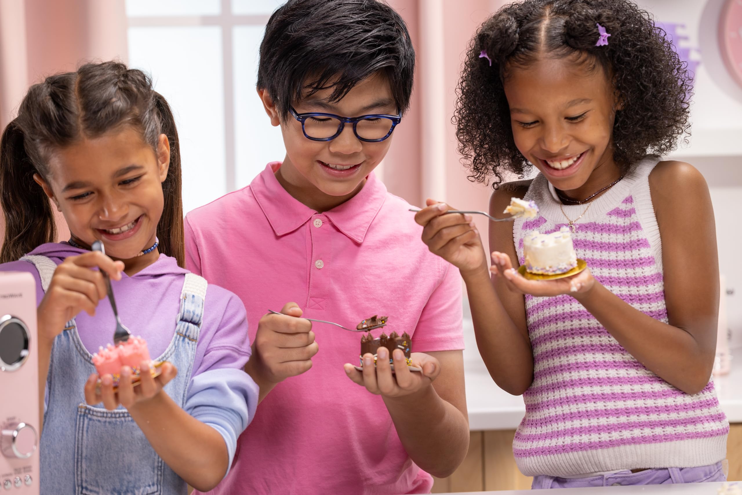 Tasty Tinies Bake Shop Strawberry Cake Mix Kit with Pink Frosting & Sprinkles | Makes 2 Mini Cakes 5