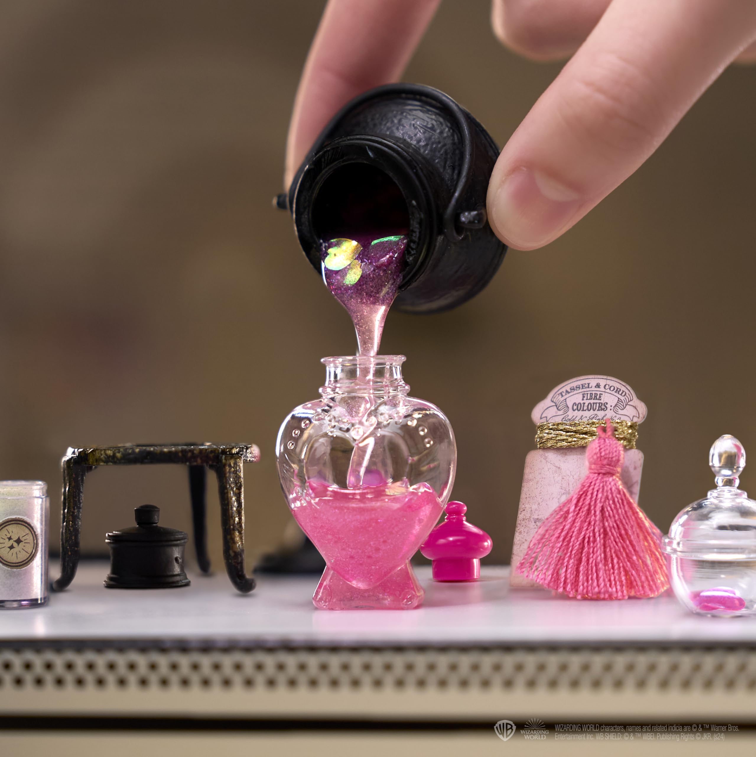 MGA's Miniverse Make It Mini Potions - Harry Potter DIY Resin Play Set for Kids 8+ 3