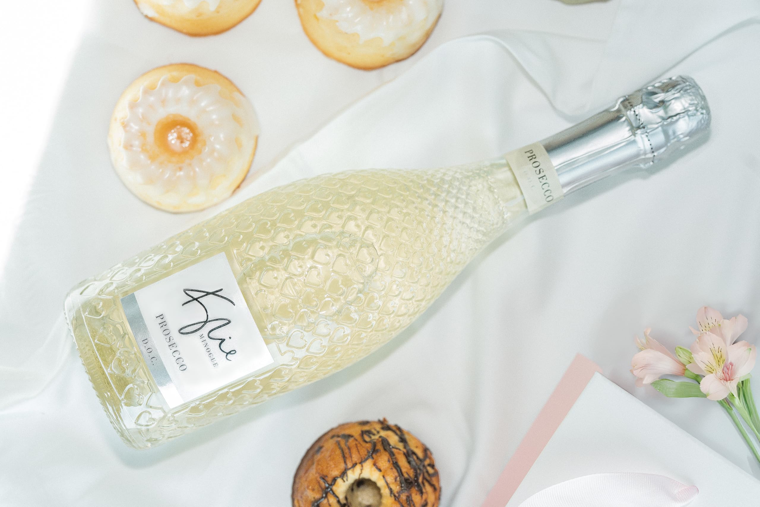 Kylie Minogue Signature Prosecco D.O.C. 75cl - Heart-Embossed Bottle, Vegan Sparkling Wine from Italy 7