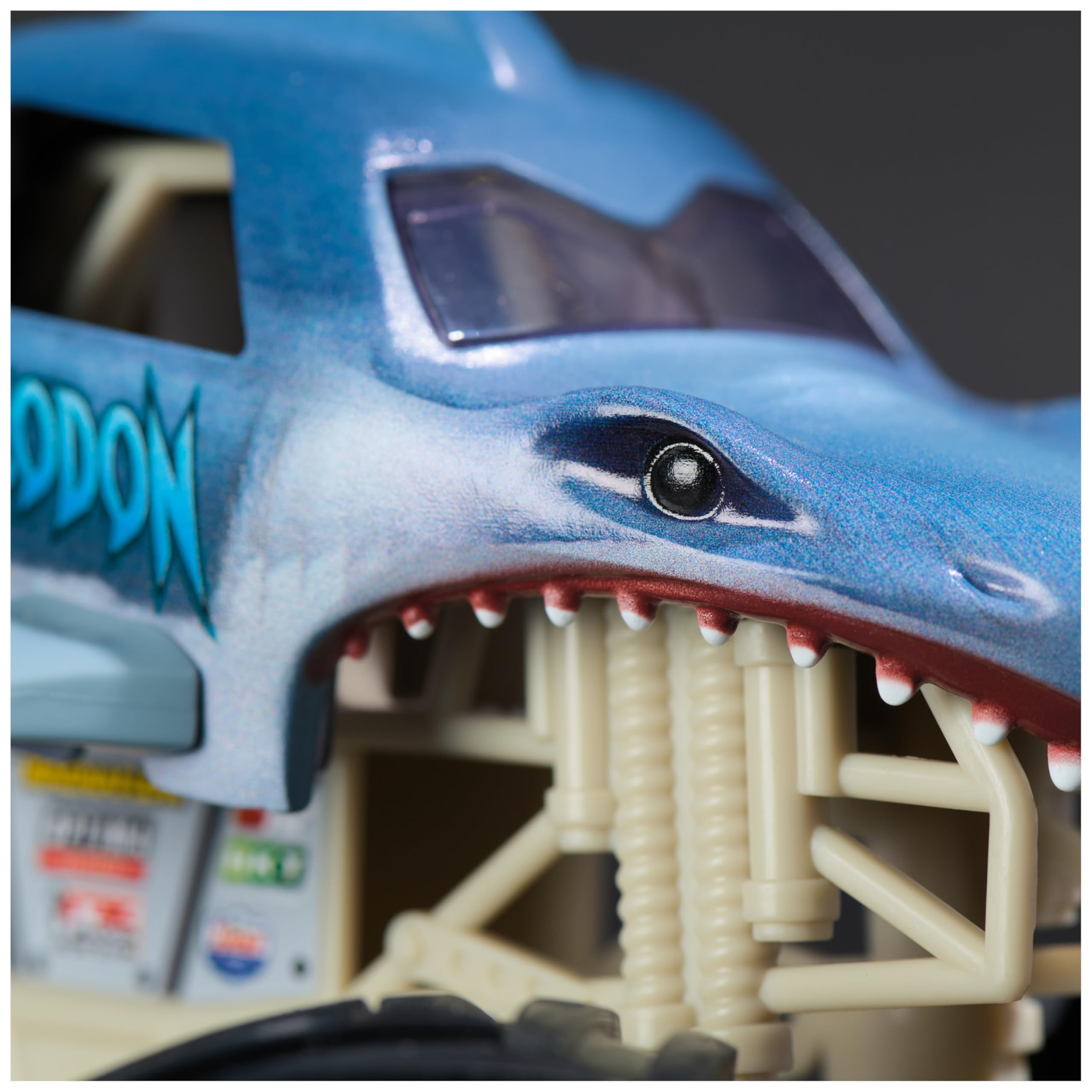 Monster Jam Megalodon Monster Truck - 1:24 Scale Die-Cast Vehicle for Kids 5