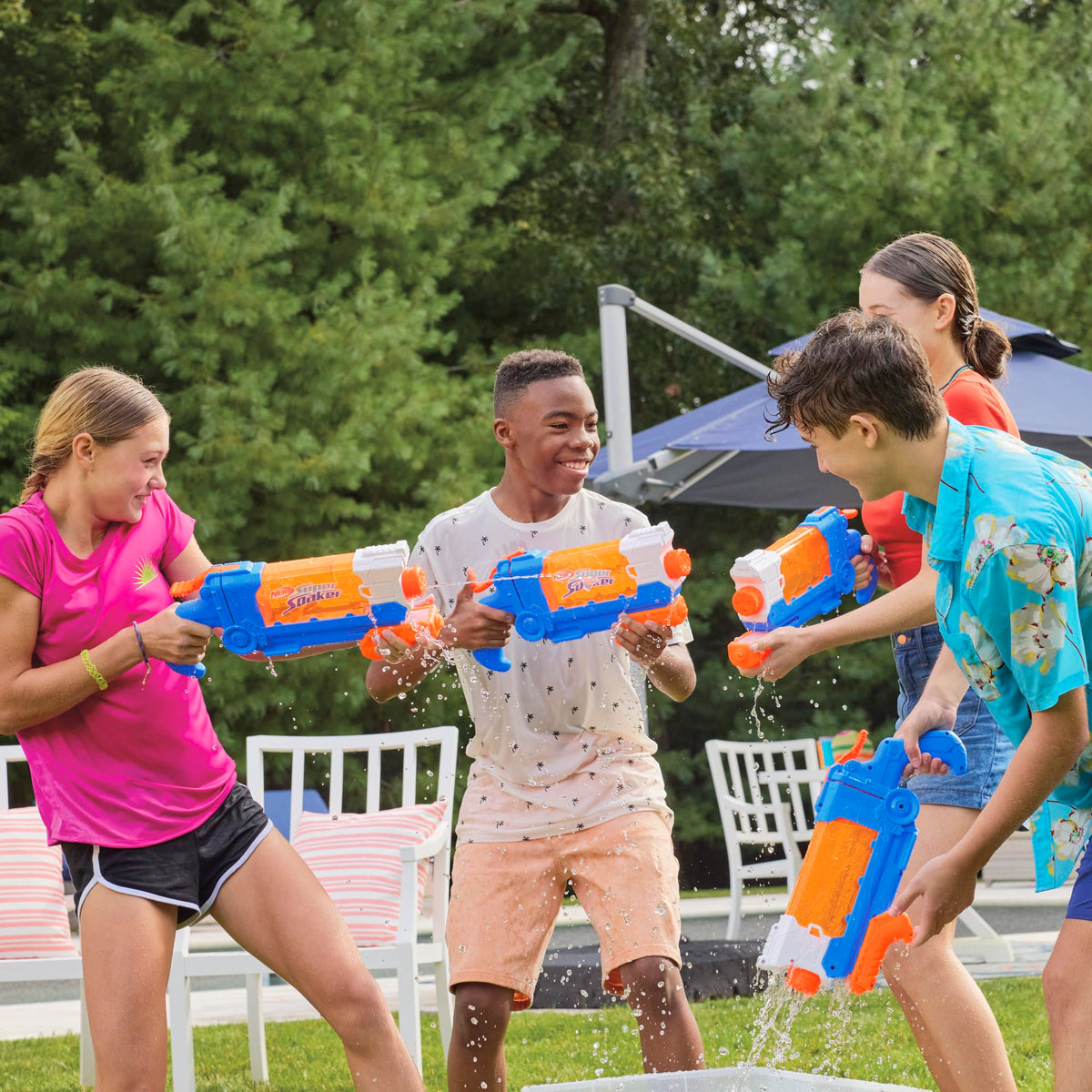 Nerf Super Soaker Flip Fill Water Blaster - 887 ml, 4 Spray Settings, Age 6+