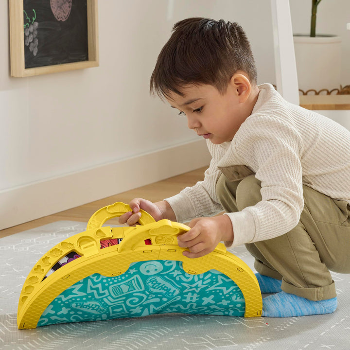 Play-Doh Fold and Go Playmat Starter Playset - Creative Arts & Crafts Toy for Kids 3+
