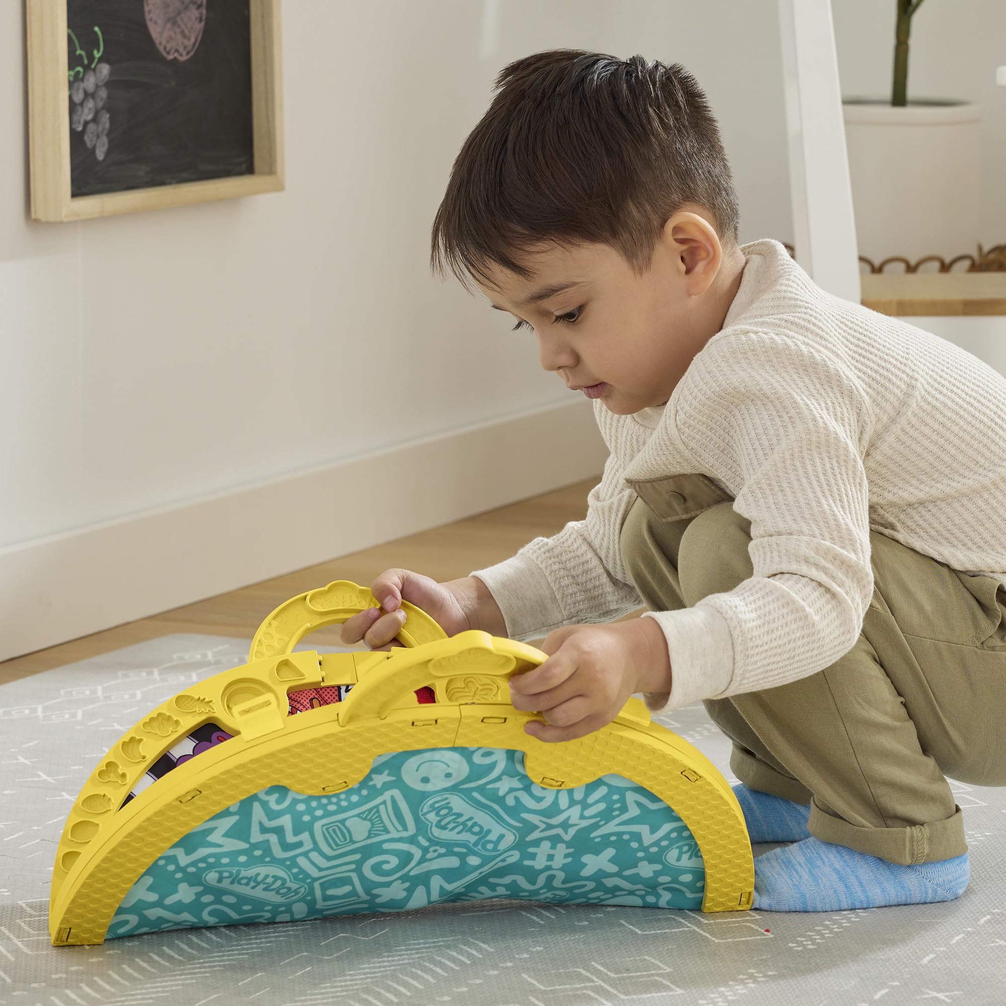 Play-Doh Fold and Go Playmat Starter Playset - Includes 19 Tools & 4 Cans of Compound, Ages 3+ 8