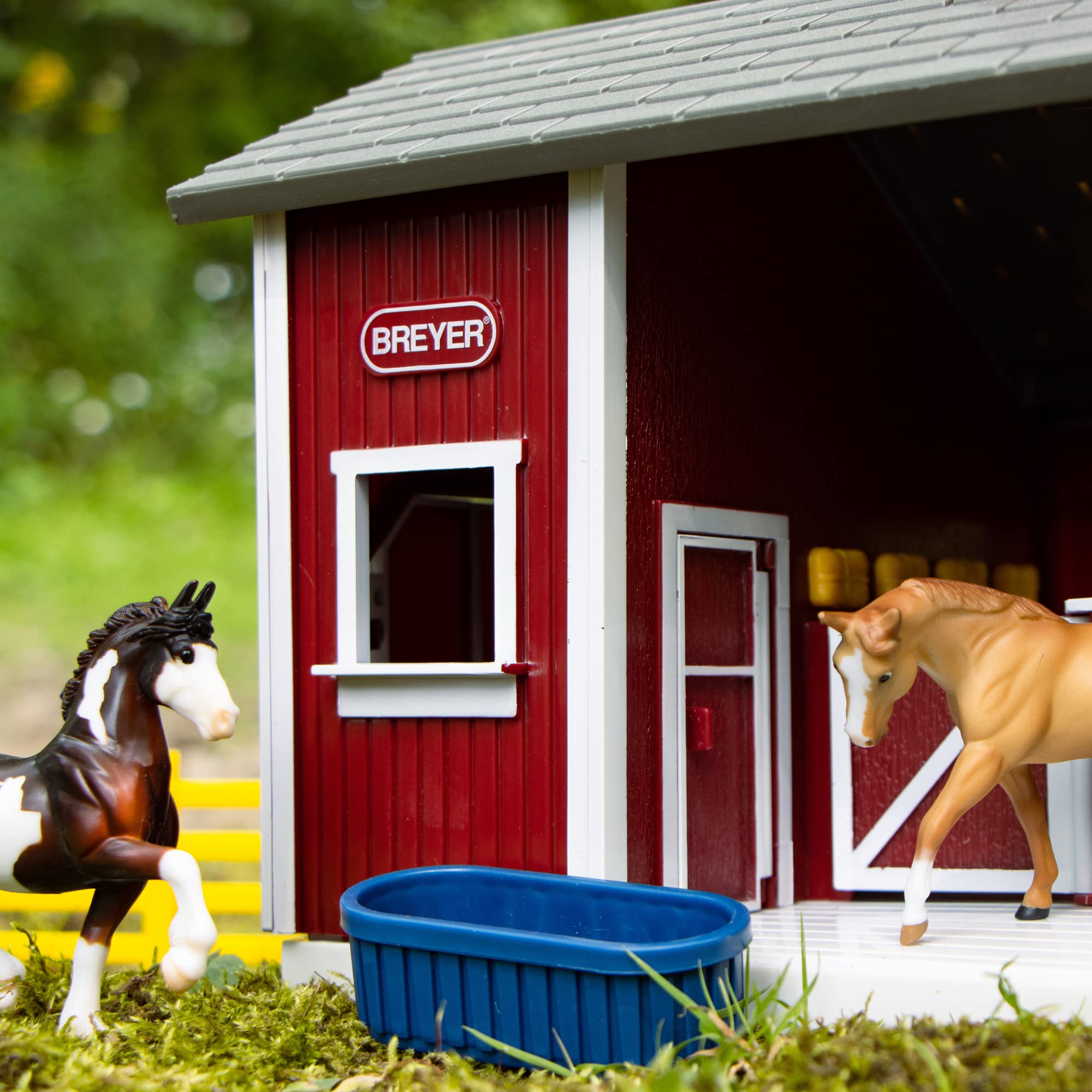 Breyer Stablemates Red Stable and Horse Playset - 1:32 Scale, 4+ Years 15