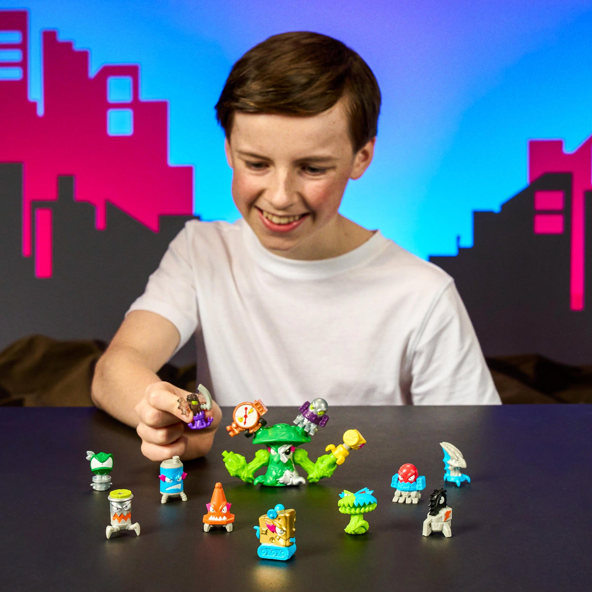 MRBEAST LAB Swarms MEGA-TECH Series 14 Pack, Mushdoom - 13 Micro Beasts and 1 MEGA Swarm