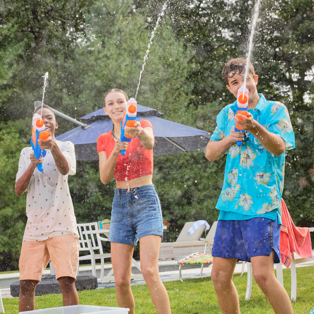 Nerf Super Soaker Flip Fill Water Blaster - 887 ml, 4 Spray Settings, Age 6+