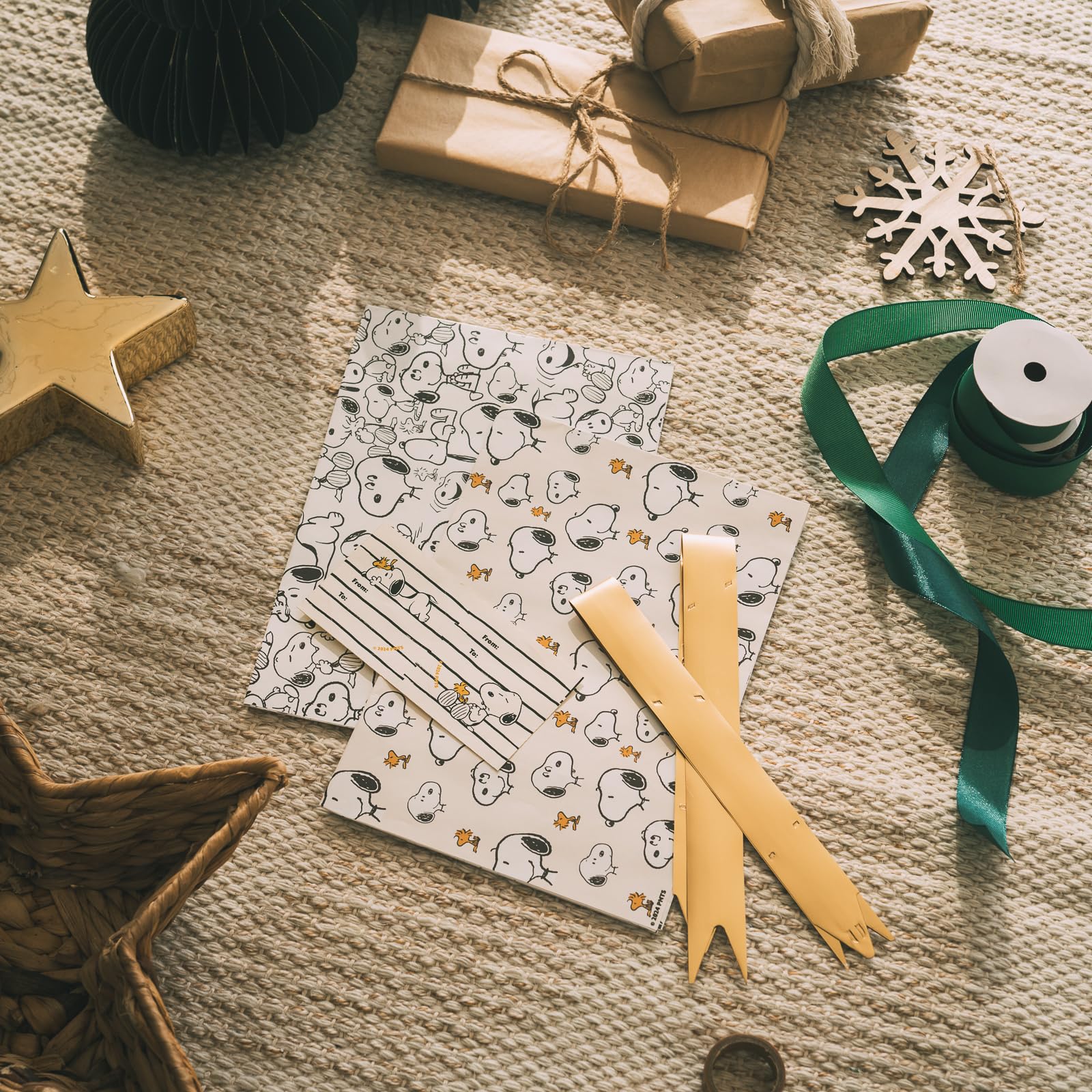 Grupo Erik Peanuts Snoopy Gift Wrapping Paper Set - 2 Sheets, Multicolour | 70 gsm