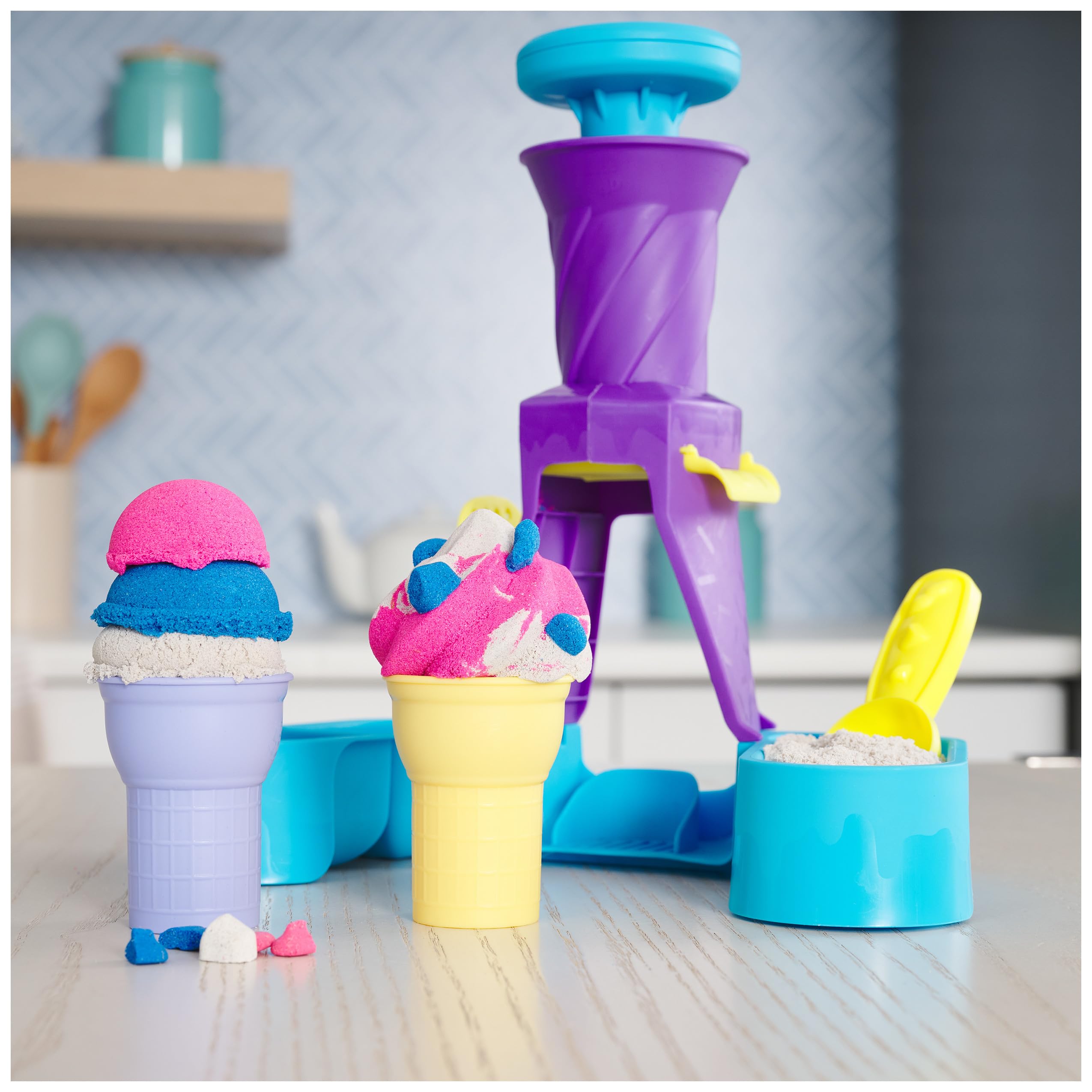 Kinetic Sand Soft Serve Station Craft Kit with 396g Sand (Blue, Pink, White) | Ages 5+ 8