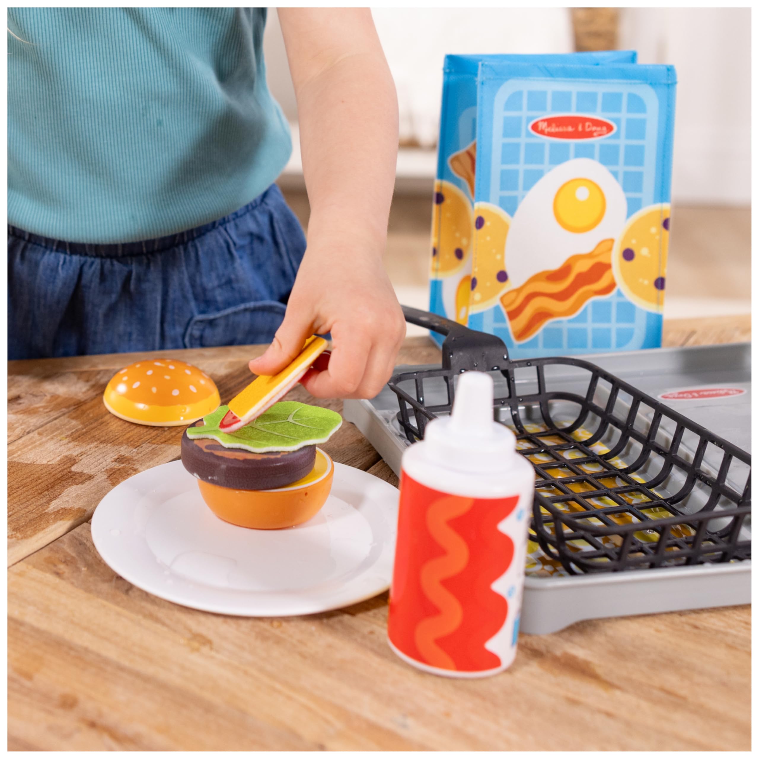 Melissa & Doug Flip & Fry Grill Play Set with Water WOW! Colour Reveal Food | Ages 3+