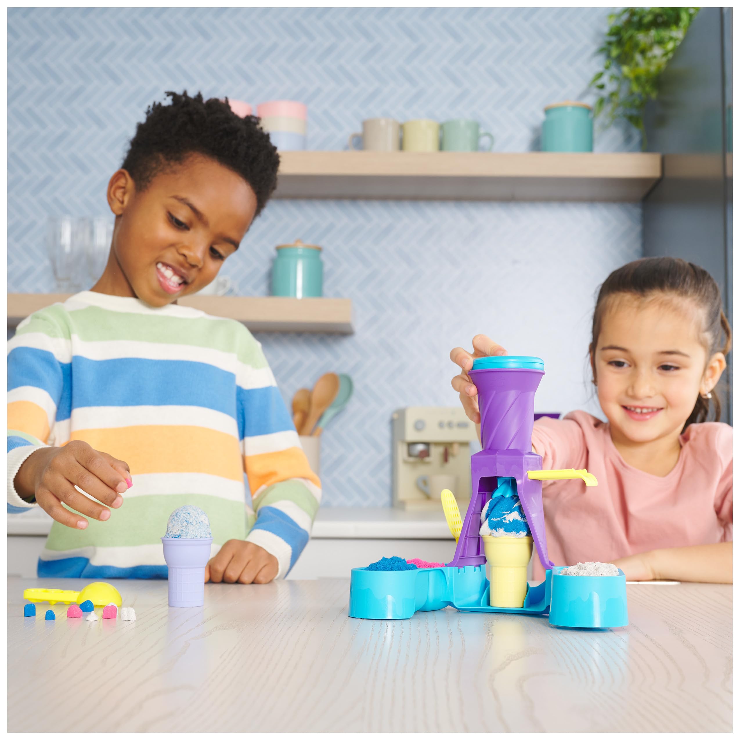 Kinetic Sand Soft Serve Station Craft Kit with 396g Sand (Blue, Pink, White) | Ages 5+ 9