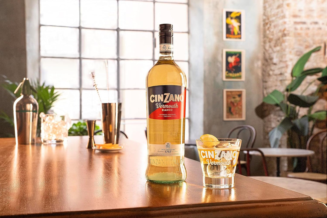 Cinzano Classico Bianco 75 cl, 15% ABV - Italian Vermouth Aperitif