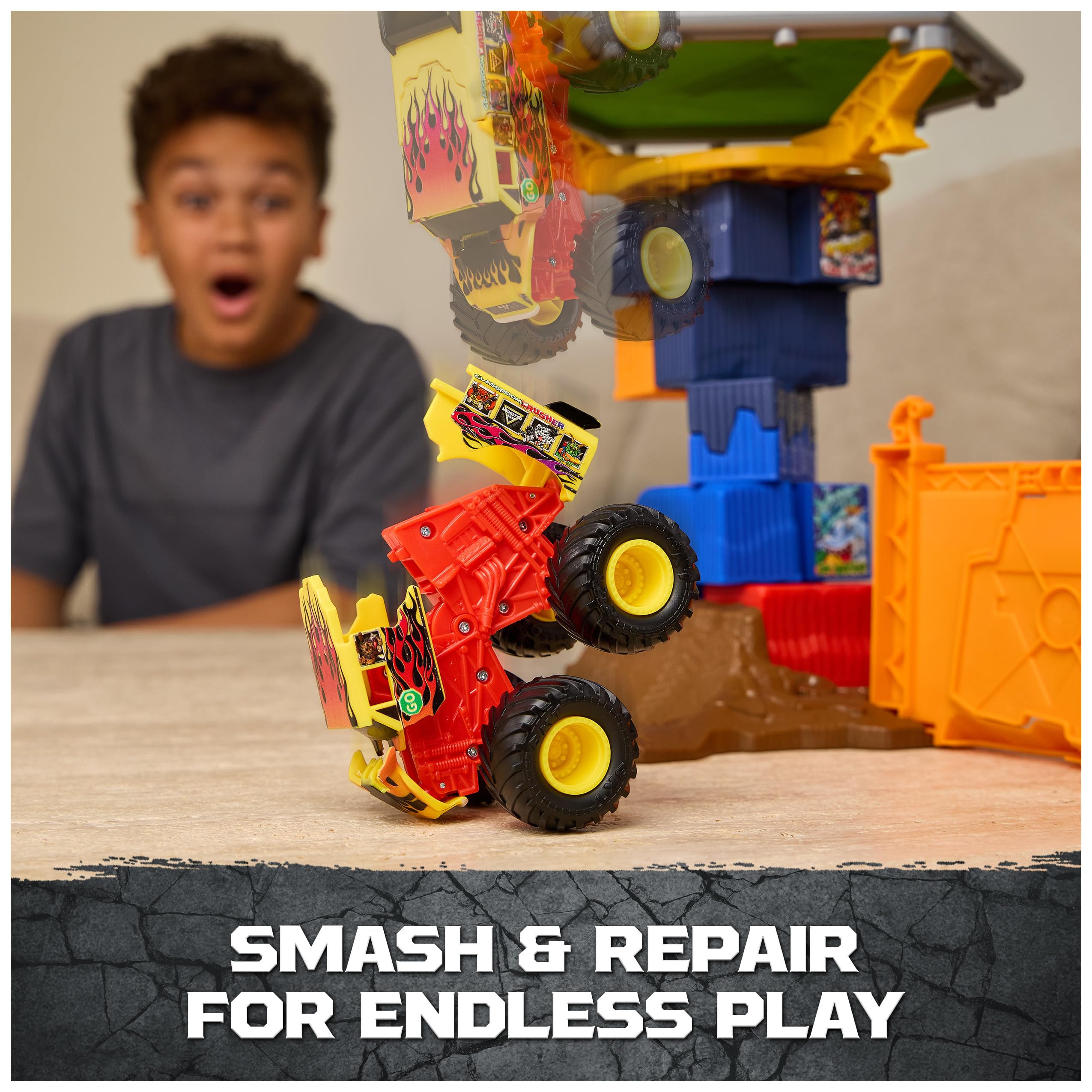 Monster Jam Smash & Bash Crash Course Playset with Launcher, Exclusive 1:64 Truck 6