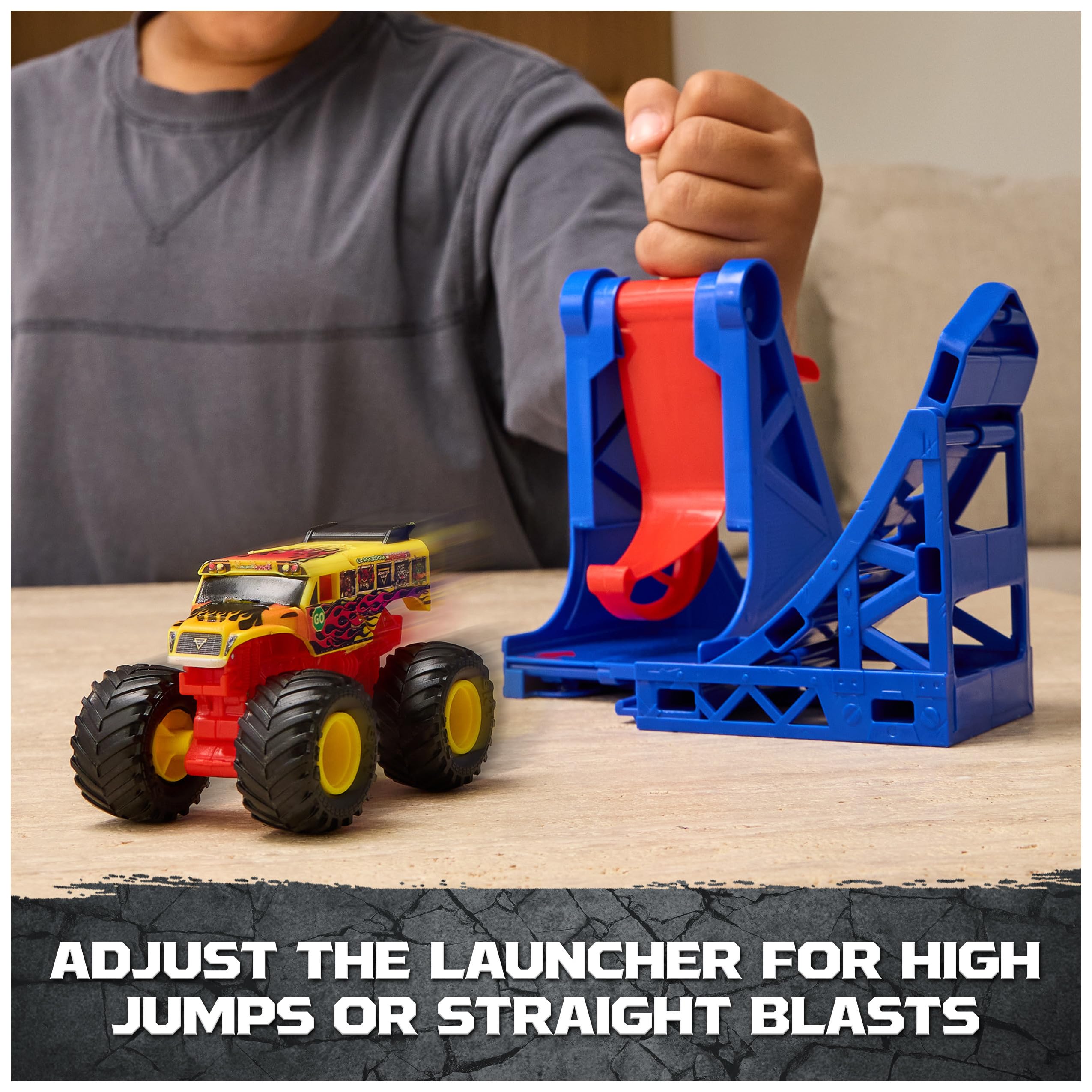 Monster Jam Smash & Bash Crash Course Playset with Launcher, Exclusive 1:64 Truck 7