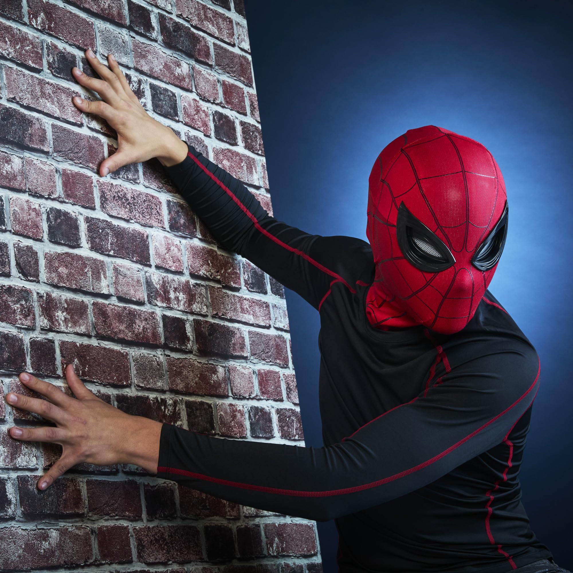 Hasbro Marvel Legends Spider-Man Electronic Expressive Mask - 1:1 Scale, Remote Controlled Eyes, Age 14+ 7