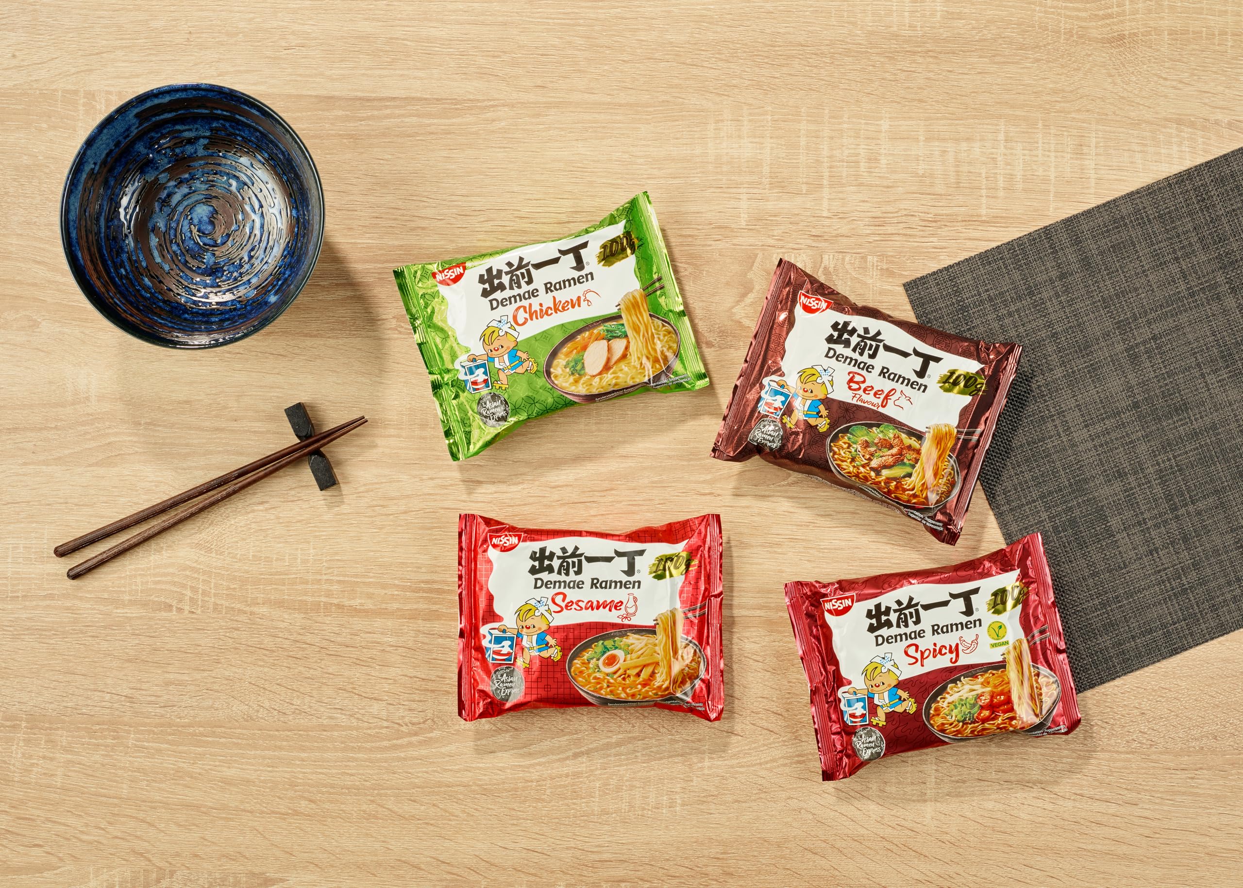 NISSIN Ramen Beef Flavoured Instant Noodles - 100g Pack of 10 5
