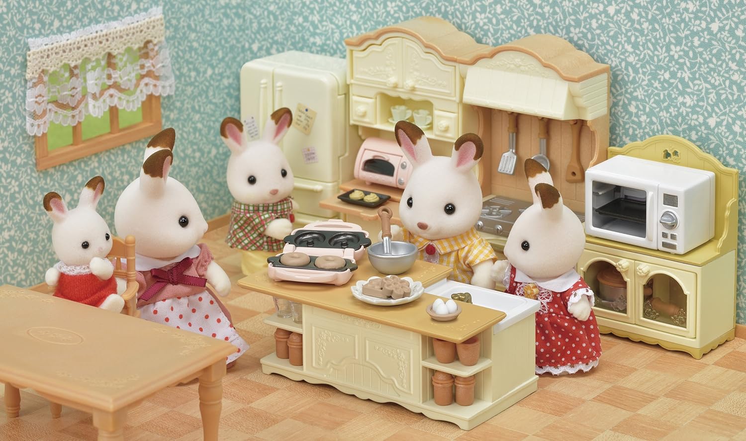 Sylvanian Families 5442 Kitchen Island Playset - Interactive Dollhouse Kitchen with Accessories 7