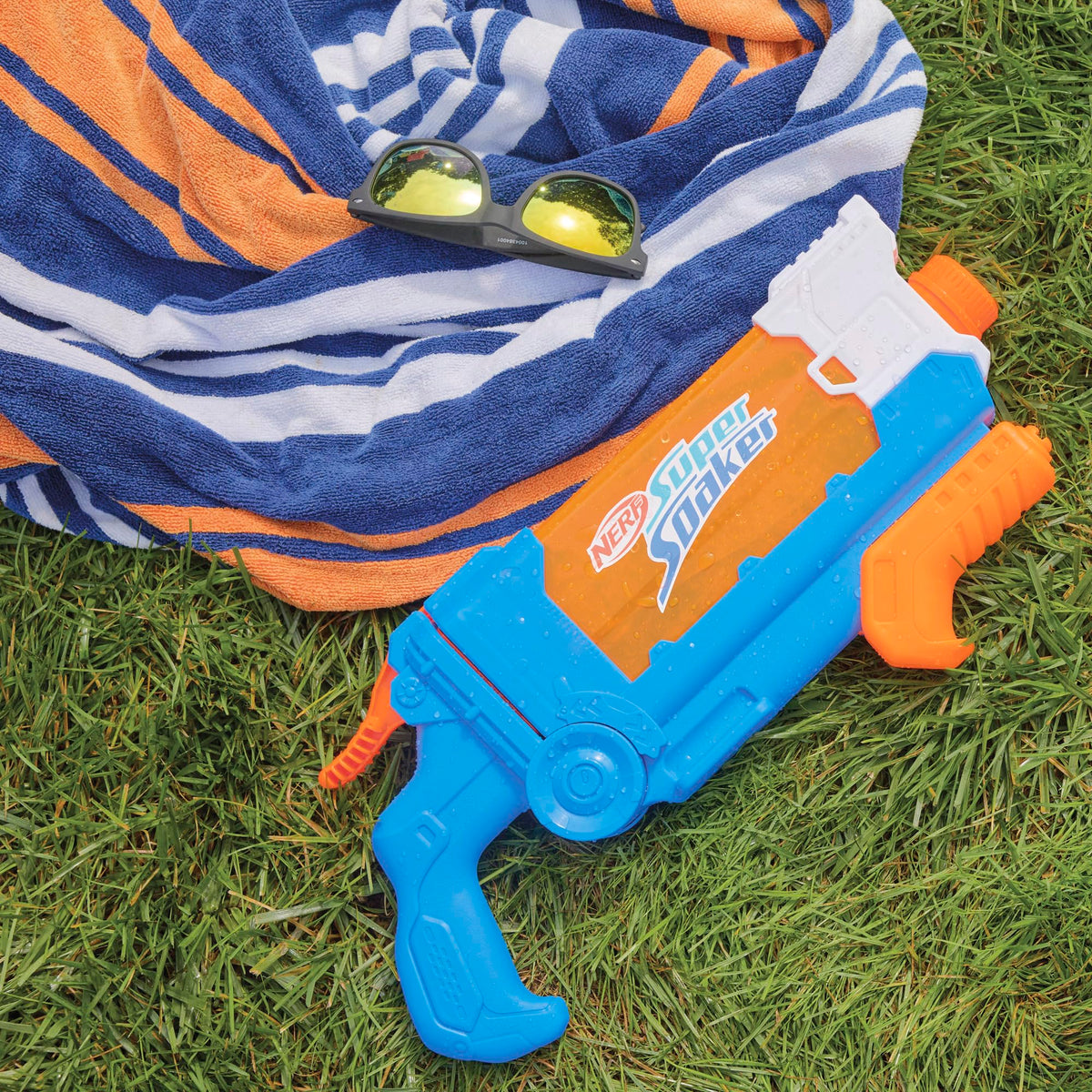 Nerf Super Soaker Flip Fill Water Blaster - 887 ml, 4 Spray Settings, Age 6+