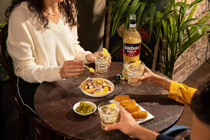 Cinzano Classico Bianco 75 cl, 15% ABV - Italian Vermouth Aperitif