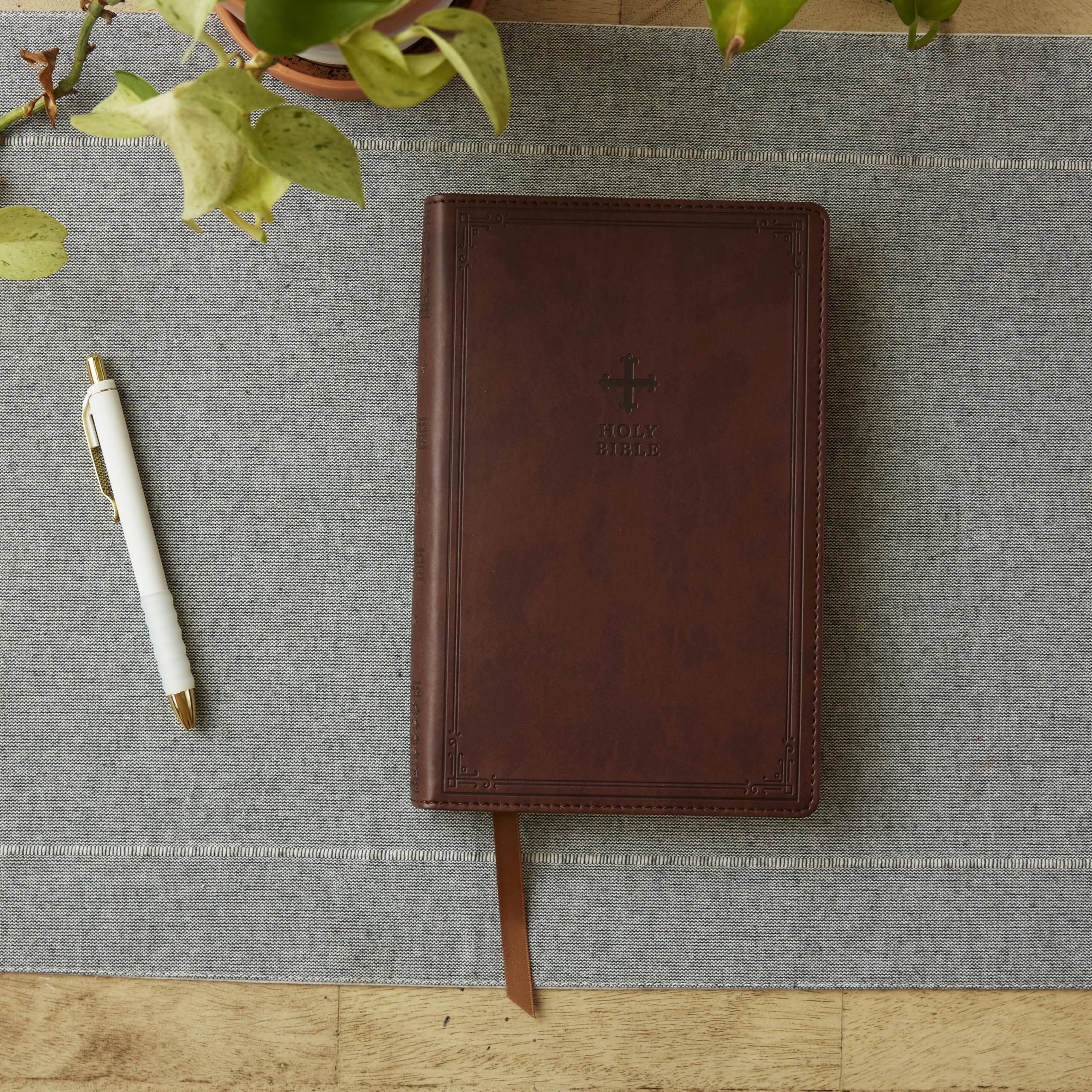 Catholic Bible Press NRSV Catholic Bible, Gift Edition - Leathersoft Brown, Comfort Print 9