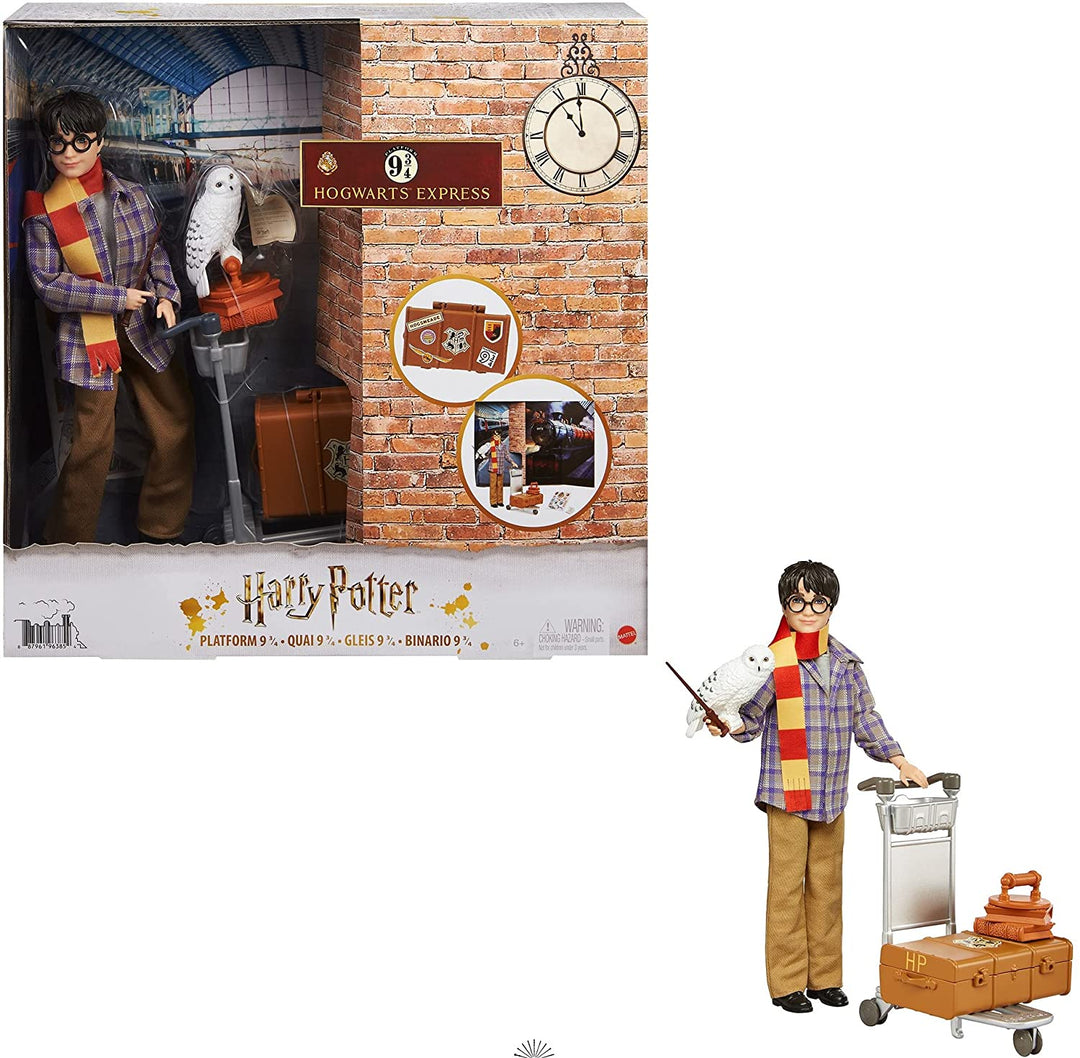 Harry Potter Collectible Platform 9 3/4 Doll (10 pouces), Posable, Portant la Mode de Voyage, avec Hedwige, Bagages et Accessoires